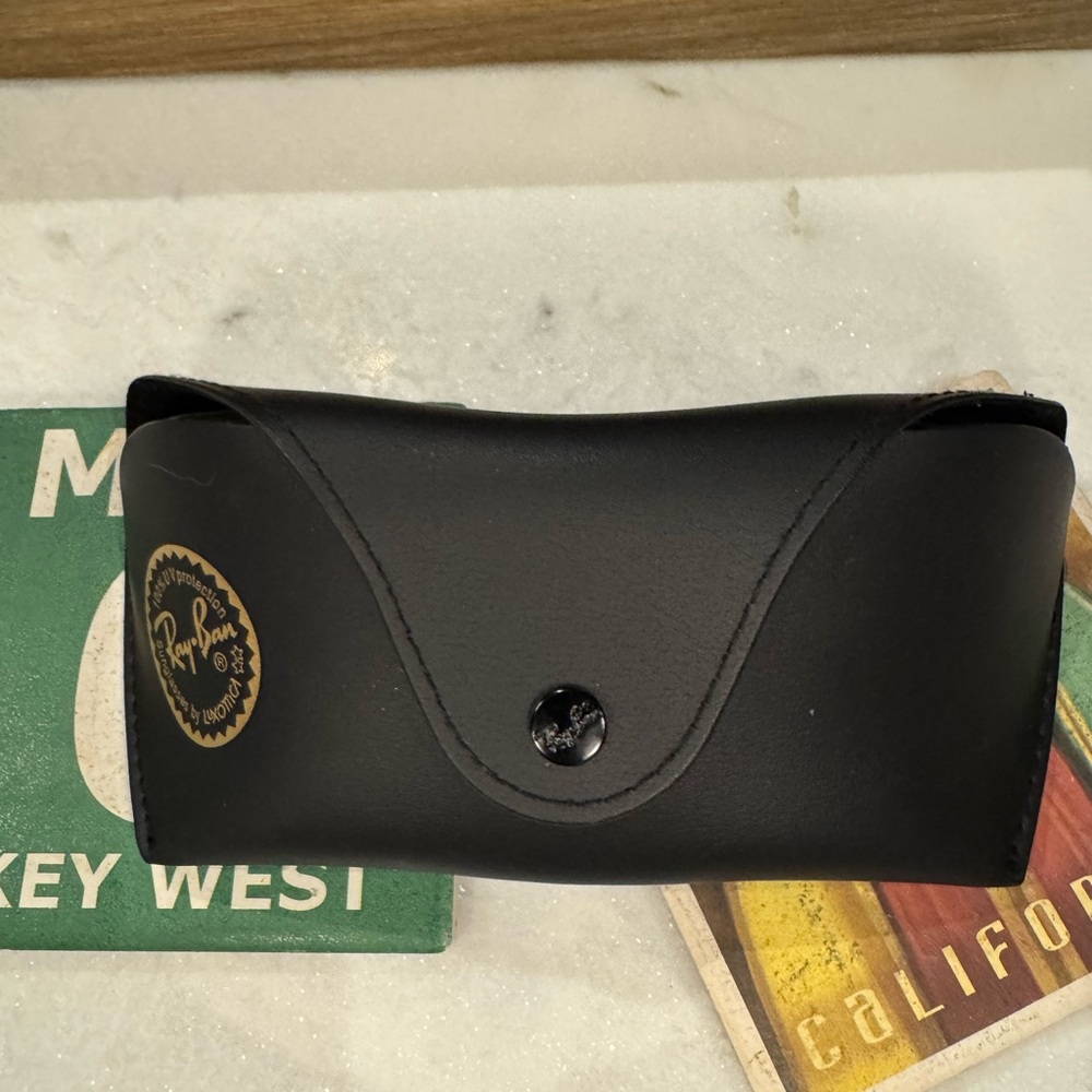 Ray-Ban Tortoise Shell Sunglasses with Black Case New w/o tags
